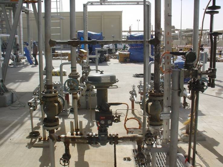Figure 1: FOUNDATION fieldbus is well suited for process control applications such as closed-loop continuous control, batch sequencing, remote I/O, and legacy system integration. This photo shows a typical fieldbus segment. Courtesy: Dave Campbell, indust