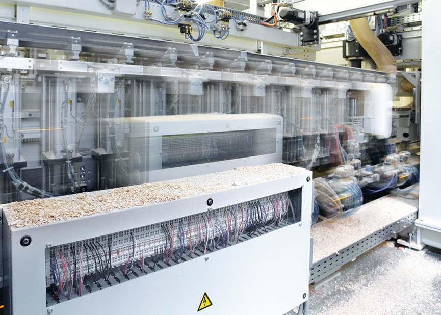 Figure 1: Whereas IEEE 1588 requires special and complex microcontroller-based hardware even for the most simple of digital I/O devices, EtherCAT DC devices can be implemented without microcontroller support, resulting in lower device and system costs. Co