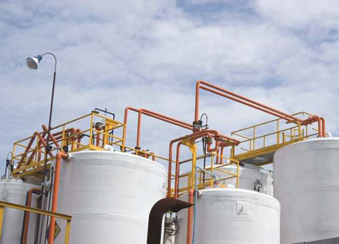 Figure 1: Once difficult and expensive to monitor, wireless sensor technology makes tank farm operations easier by making monitoring more cost-effective and easier to implement. Courtesy: Emerson Process Management