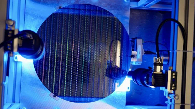 The device uses two cameras to capture the wafer's edge. Courtesy: Colorado University.