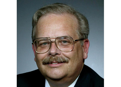 Steve Elwart has spent 40 years in the oil Industry, covering the areas of exploration & production and refining.
