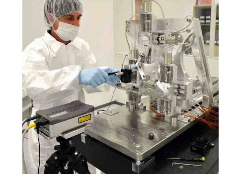 Figure 1: Interferometric test of a multi-axis UHV Positioning system for Beamline applications. Courtesy: PI miCos