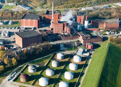 The MGP distillery in Lawrenceburg, Ind., produces tens of thousands of proof gallons a day of brown goods and grain-neutral spirits. MGP is well known for its bulk straight rye whiskey with a 95% mash bill. Courtesy: MGP Inc.