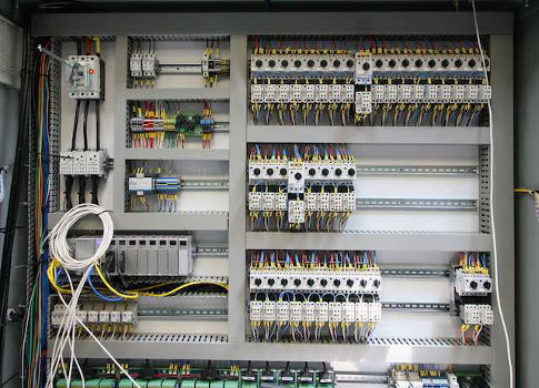Figure 3: With its extensive range of features and capabilities, the programmable automation controller (PAC) covers all of the middle ground between the programmable logic controller (PLC) and industrial IPC, with significant overlap into both categories