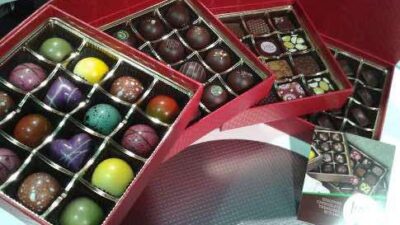 Software, drives, and controllers from Siemens operated the Hacos MDECO 3D Chocolate Decorating Machine at Pack Expo 2015 in Chicago, producing the diverse customized confections shown. Courtesy: Mark T. Hoske, Control Engineering, CFE Media
