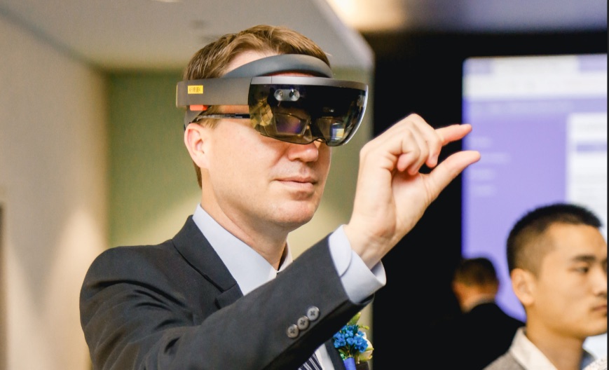 A new Emerson solutions center in China brings a new digital factory experience to local users by introducing virtual reality (VR) and augmented reality (AR) technology to help process manufacturing enterprises in China effectively realize digital transformation. Courtesy: Control Engineering China