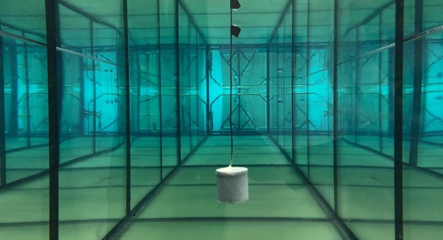 A battery-free underwater “piezoelectric” sensor invented by MIT researchers transmits data by absorbing or reflecting sound waves back to a receiver, where a reflected wave decodes a 1 bit and an absorbed wave decodes a 0 bit — and simultaneously stores energy. Courtesy: Massachusetts Institute of Technology