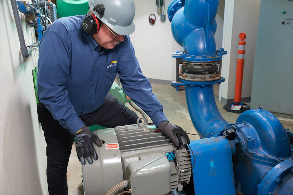 Figure 2: Today’s wireless sensors are helping pave the way for the future, where condition monitoring data will feed into AI-powered software. Courtesy: Fluke Reliability Solutions