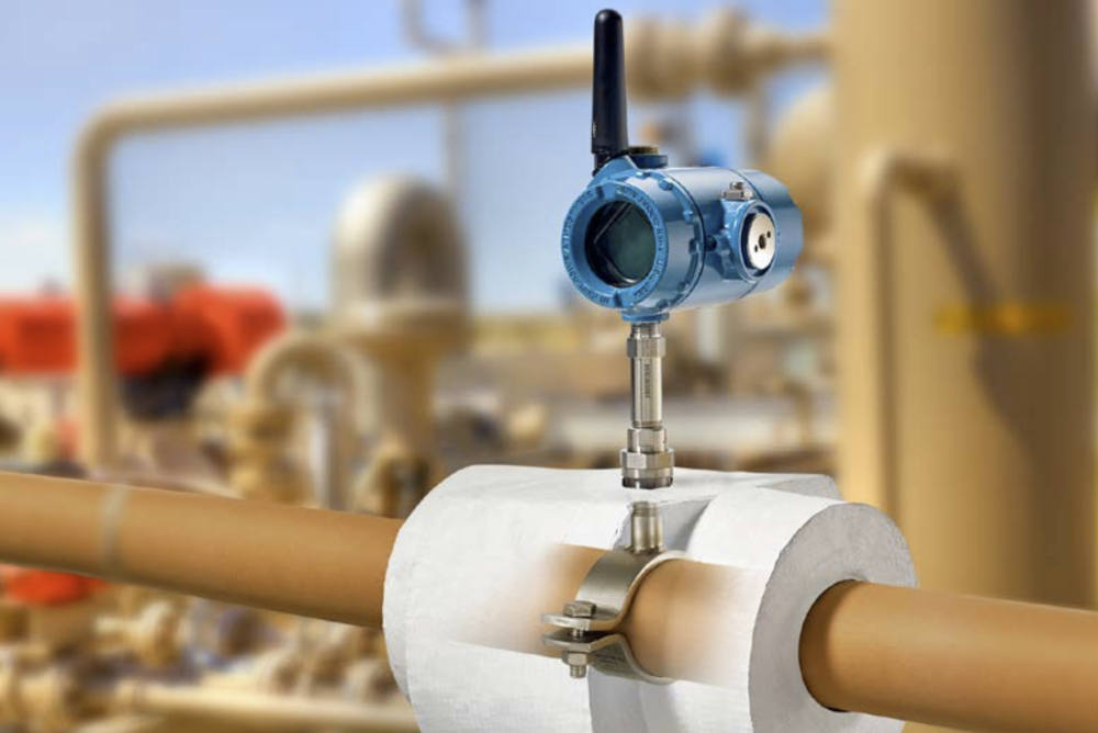 Figure 4: Emerson’s Rosemount X-well technology reads the temperature inside a pipe while staying outside the pipe, and it sends data via WirelessHART. Courtesy: Emerson 