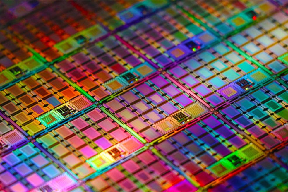 This image shows many Josephson traveling-wave parametric amplifiers on a silicon wafer. Chaining more than 3,000 of these devices together enabled the researchers to achieve broadband amplification and high levels of quantum squeezing. Courtesy: Massachusetts Institute of Technology