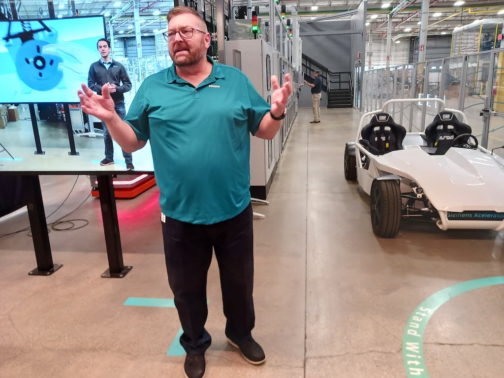 Tom Hoffman, Siemens Digital Industries Software, explains time and cost savings of digital design and virtual commissioning at the Lift manufacturing innovation institute in Detroit. Courtesy: Mark T. Hoske, Control Engineering