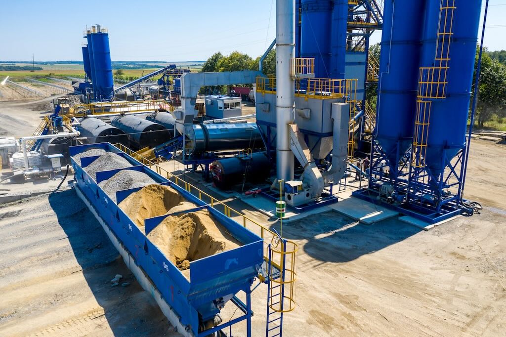 Figure 4: A hot mix asphalt plant blended a single Ecosorb formulation into its multiple asphalt mixes, reducing airborne sulfurous release by over 90%. 