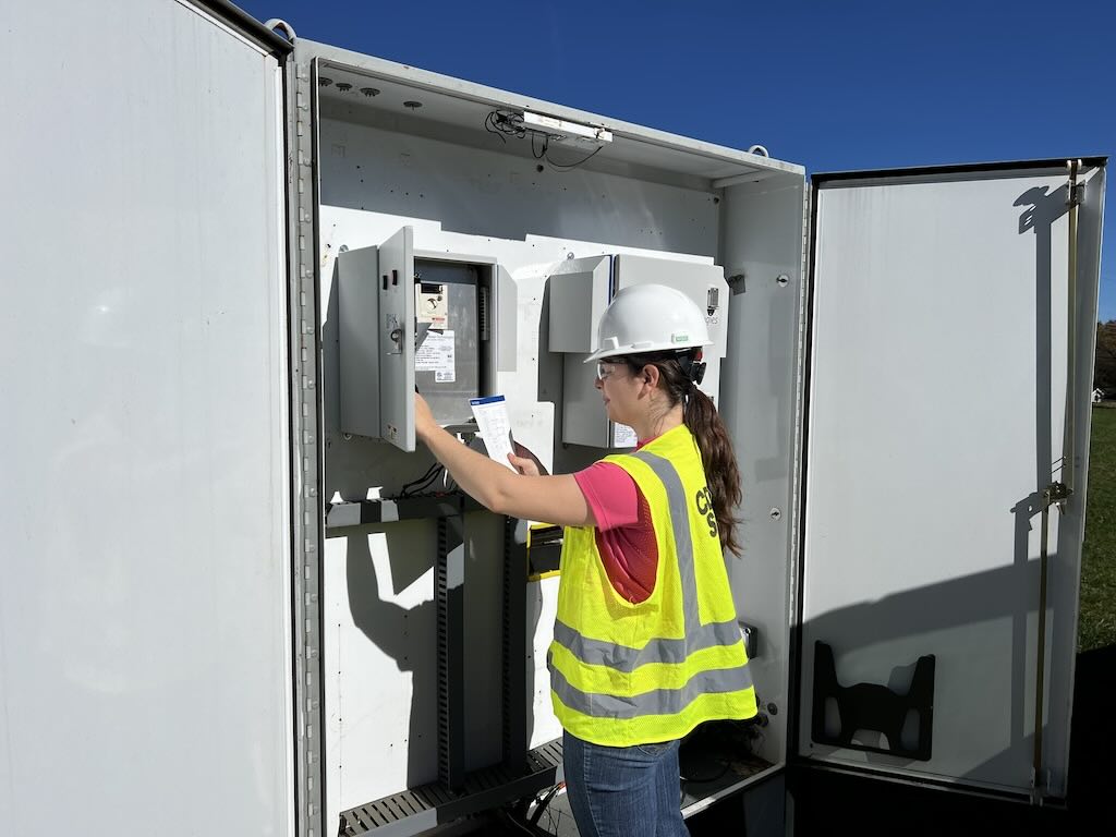 Figure 3: Padraic Gray, one of Giselle Villar’s mentors (shown), played a pivotal role in equipping her with the technical knowledge and confidence needed to assume responsibility for a support contract with a local client. 