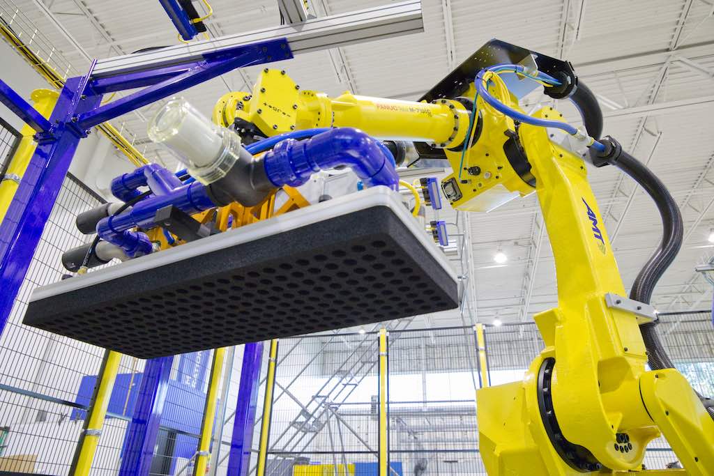 Customization of the program limited the allowable acceleration, preventing loss of vacuum on susceptible boxes. Courtesy: Applied Manufacturing Technologies (AMT)
