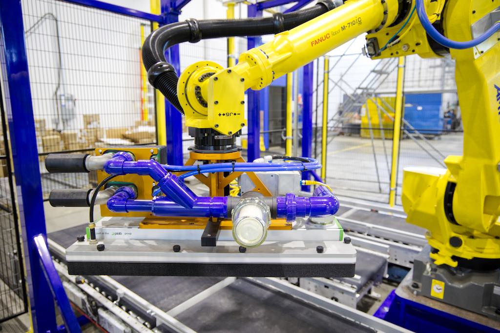 A custom algorithm was used to determine which boxes to pick up. Courtesy: Applied Manufacturing Technologies (AMT)