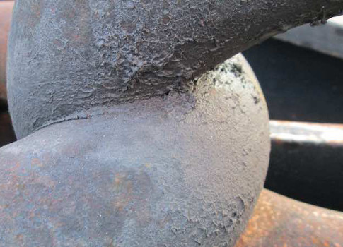 Figure 1: This chafed top chain had been weakened by friction caused by chafing at high tensions that were triggered by the mooring system’s reaction to the vessel’s motions in shallow waters. Courtesy: InterMoor