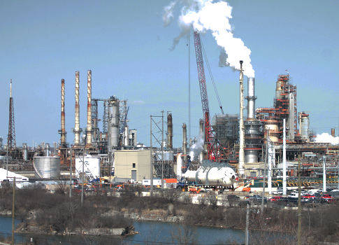 Industry analysts see job growth on the horizon for the oil and gas industry, which has started to stabilize after oil prices fell more than 75% in 2014, but recruiting workers may be an issue for some companies. Courtesy: CFE Media