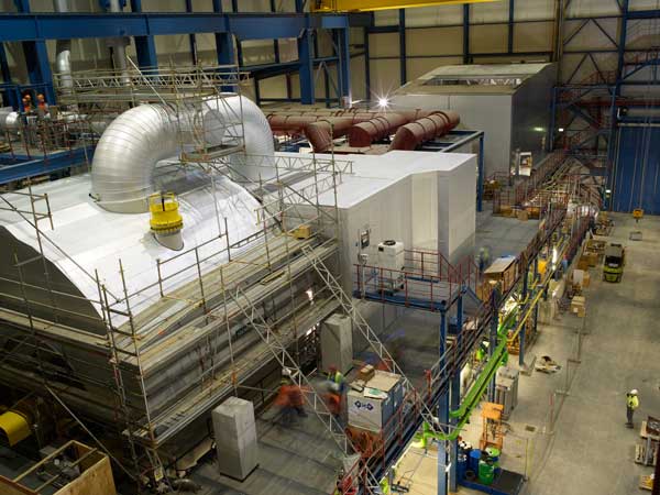 Siemens’ SST 5-5000 steam turbine (foreground), SGen5-3000W generator, and SGT 5-8000H gas turbine at Irsching Unit 4 power plant. Courtesy Siemens Energy