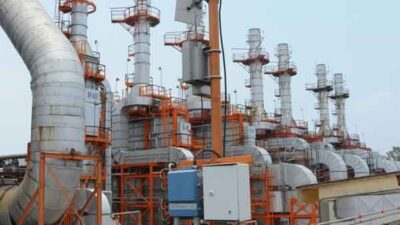 View of the PEMEX plant area in which the line-of sight conditions made a great challenge to achieve communication. The combination of omnidirectional and directional antennas made this wireless solution possible. Courtesy: PEMEX, Belden