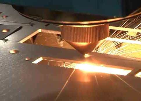 Mitsubishi 2512HV-20CF laser cutter at Atlas Tool & Die Works Inc. has repeatability accuracy of +/- 0.000197 in. and uses three servos by Mitsubishi Electric Corp. The controls can operate up to 6 axes, if needed. Image by Peter Welander, content manager